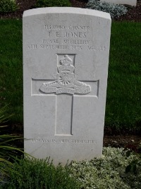 Klagenfurt War Cemetery - Jones, Thomas Emlyn